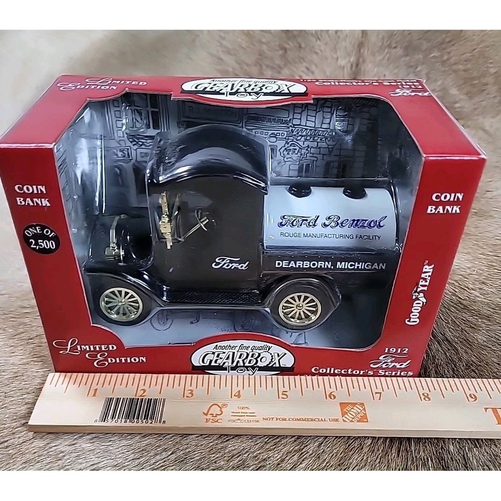 Gearbox‎ 1912 Ford Delivery Car Coin Bank Ford Benzol Rouge Limited Edition 1:24